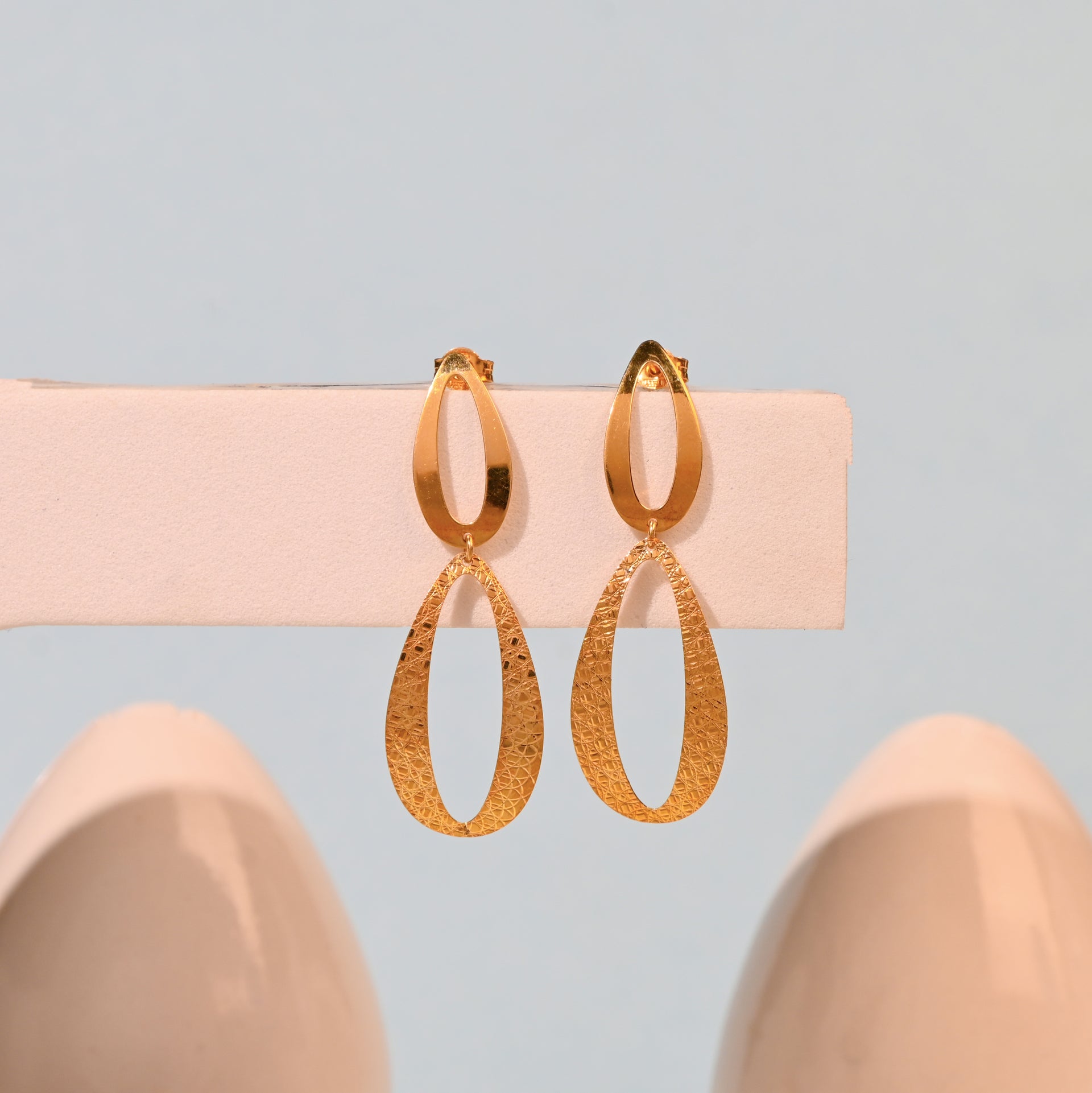 Twinrays Golden Flow Earrings
