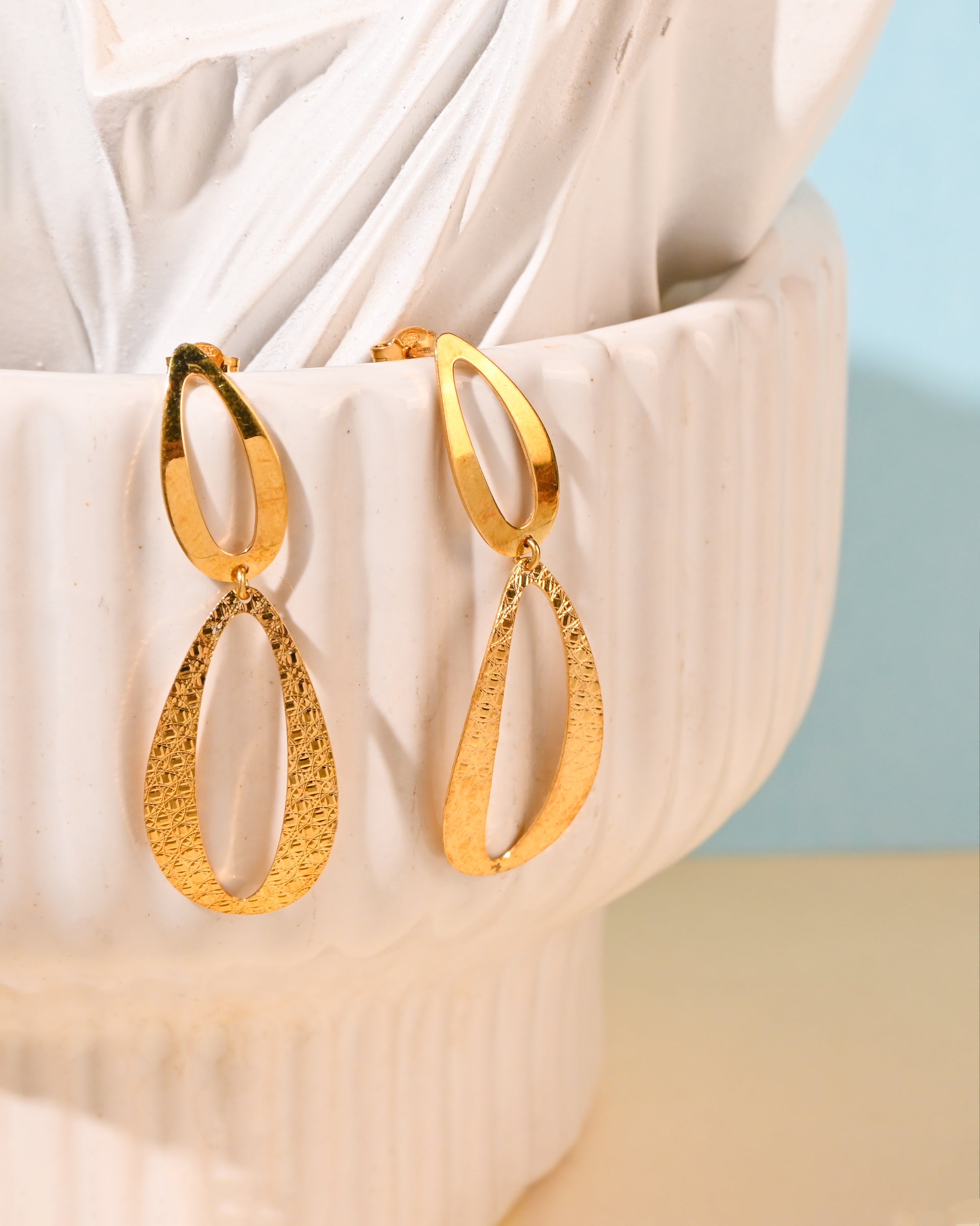 Twinrays Golden Flow Earrings