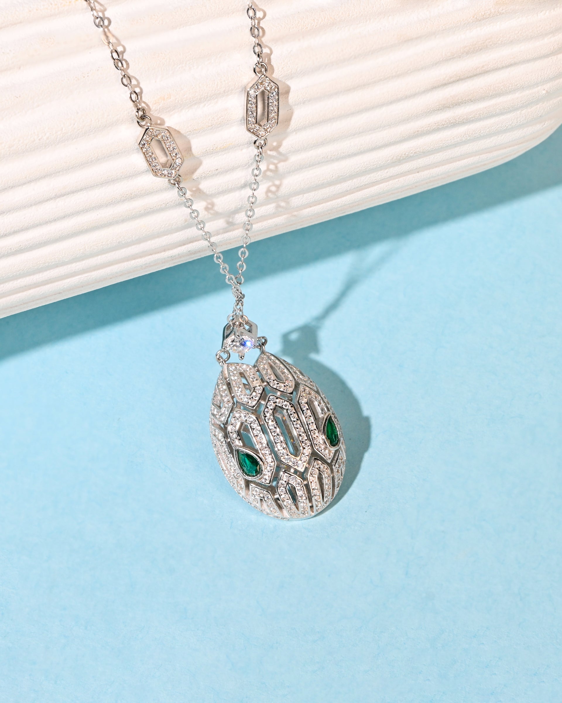 Twinrays Emerald Hiss Necklace