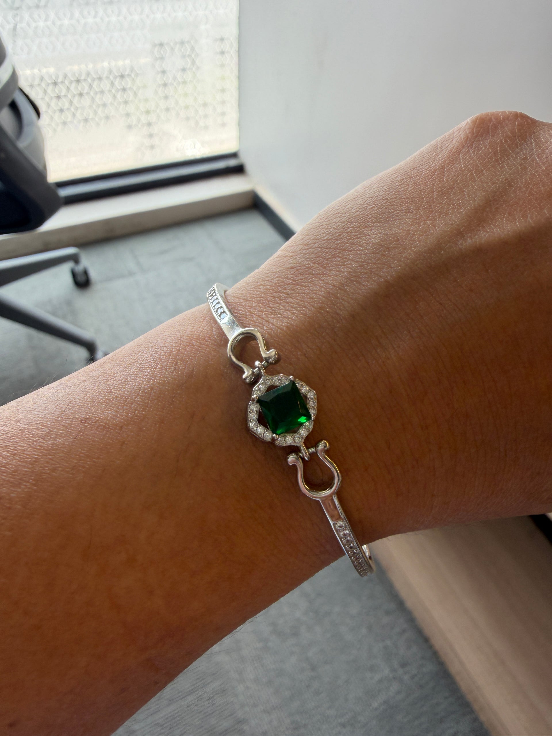 Emerald Luxe 925 Silver Clasp Bracelet